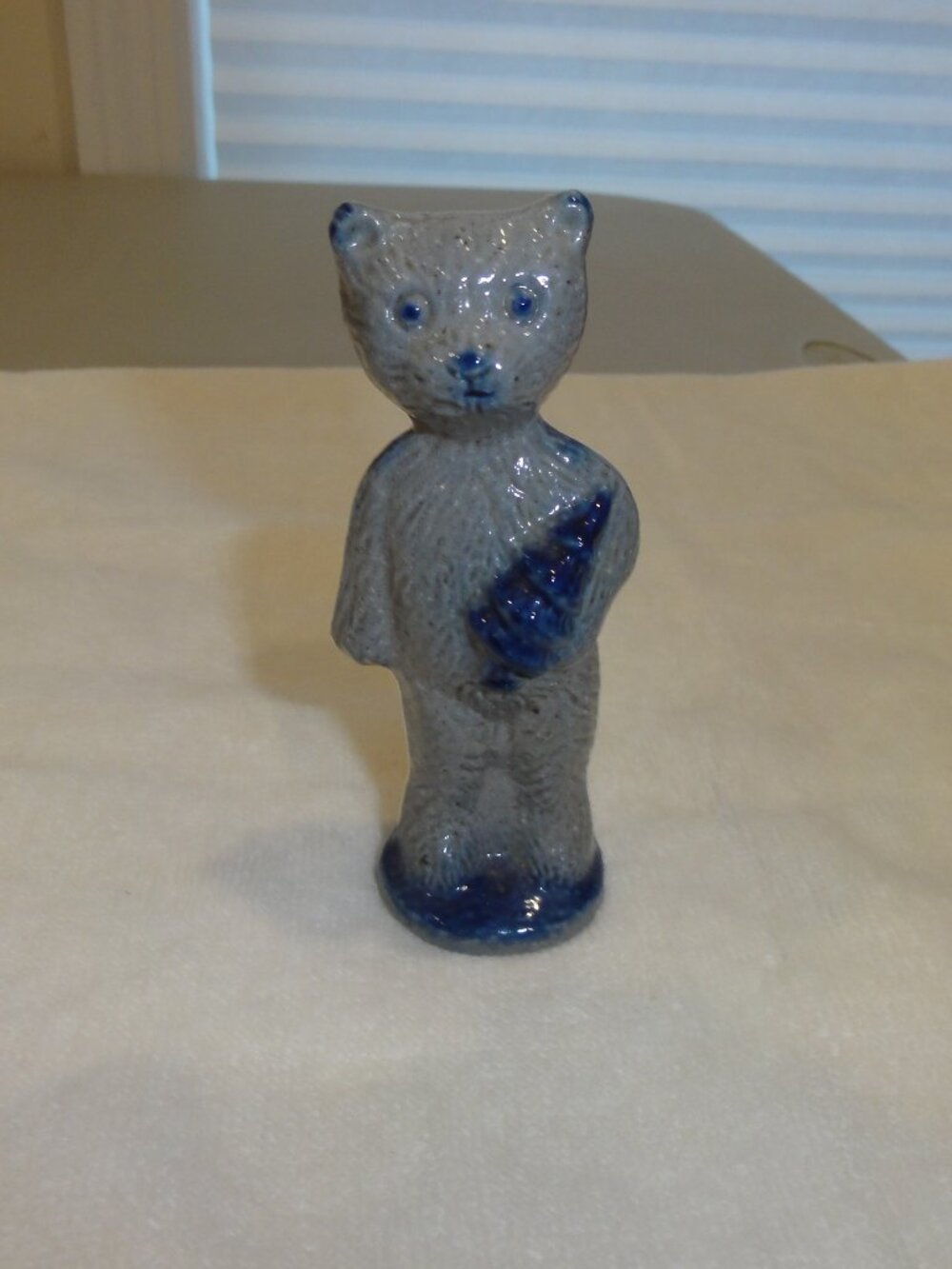 Salmon Falls Stoneware Dover NH 1989 Bear 4" w/ Tree EXCELLENT CONDITION!